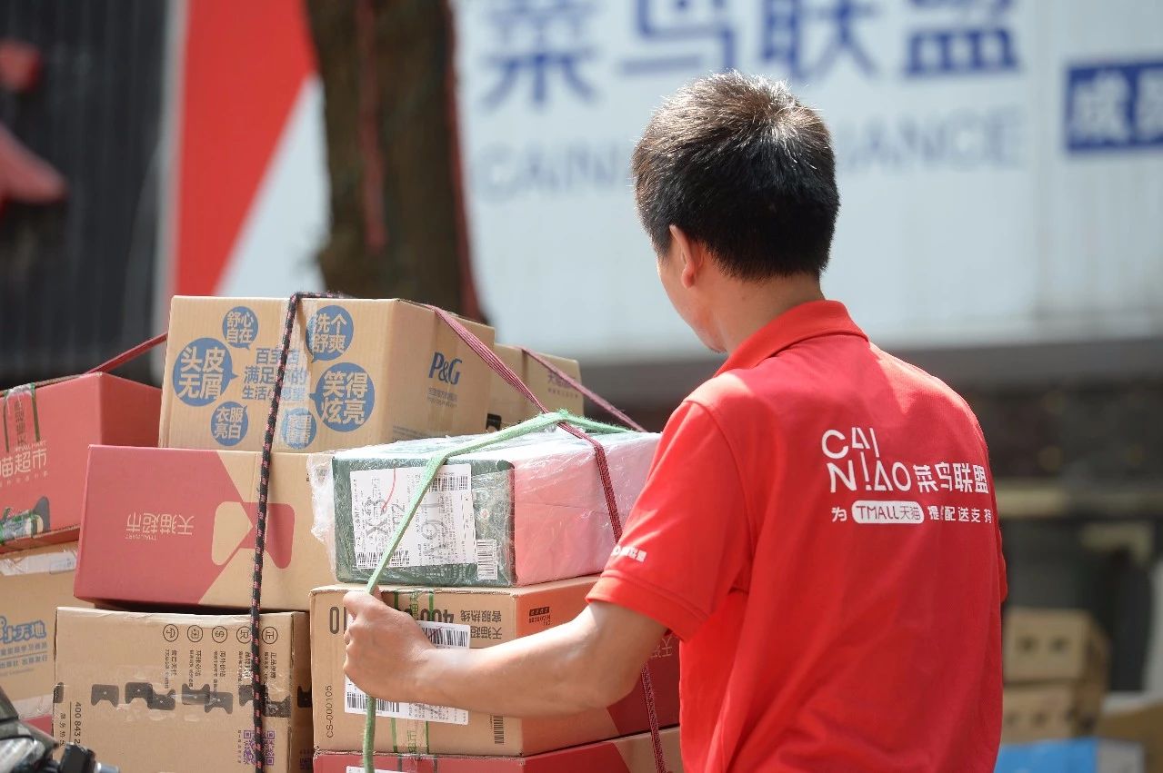 熱熱熱！南京體感溫度高達(dá)43℃，這群人卻不懼高溫在做這件事