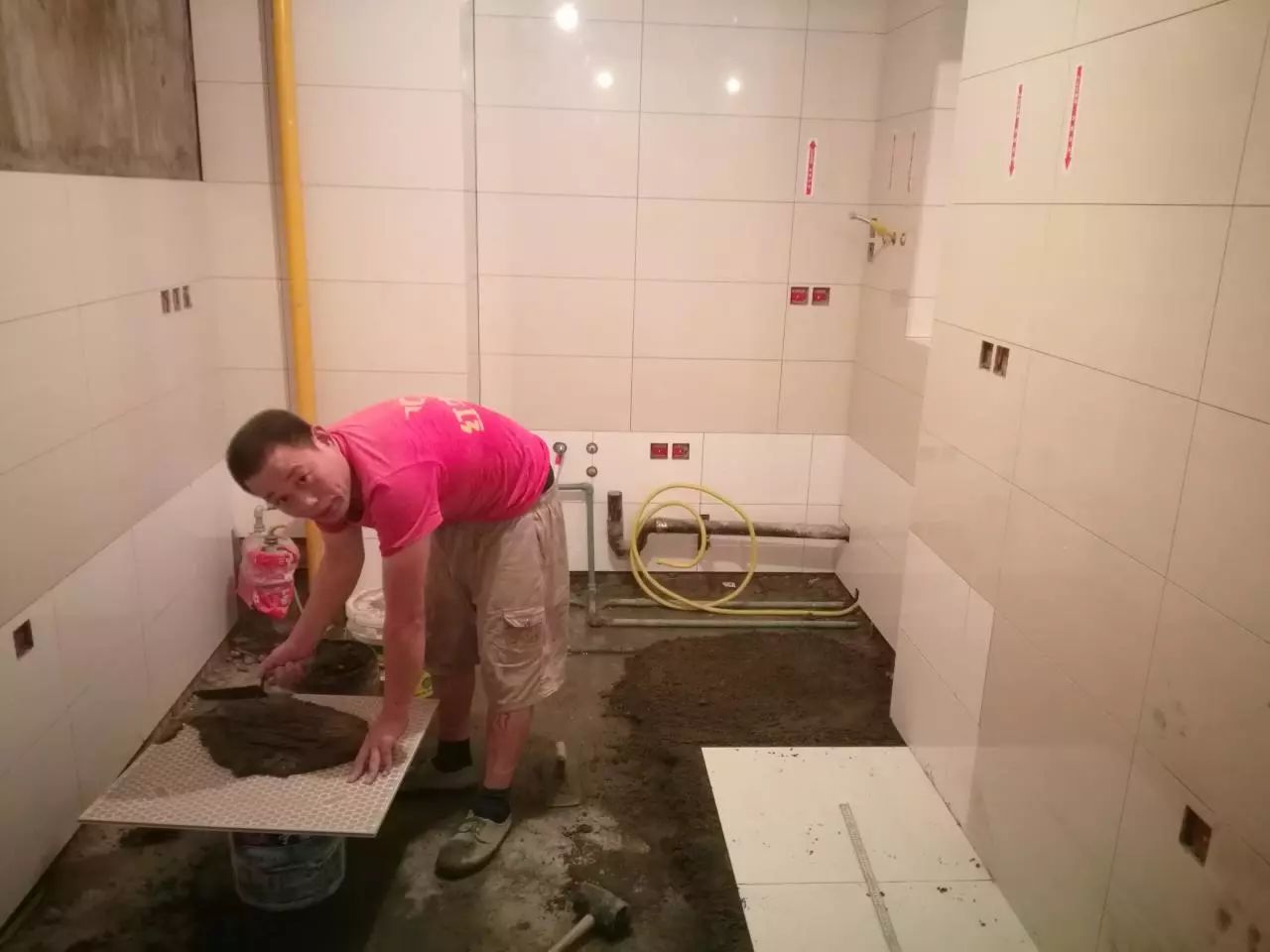 熱熱熱！南京體感溫度高達(dá)43℃，這群人卻不懼高溫在做這件事