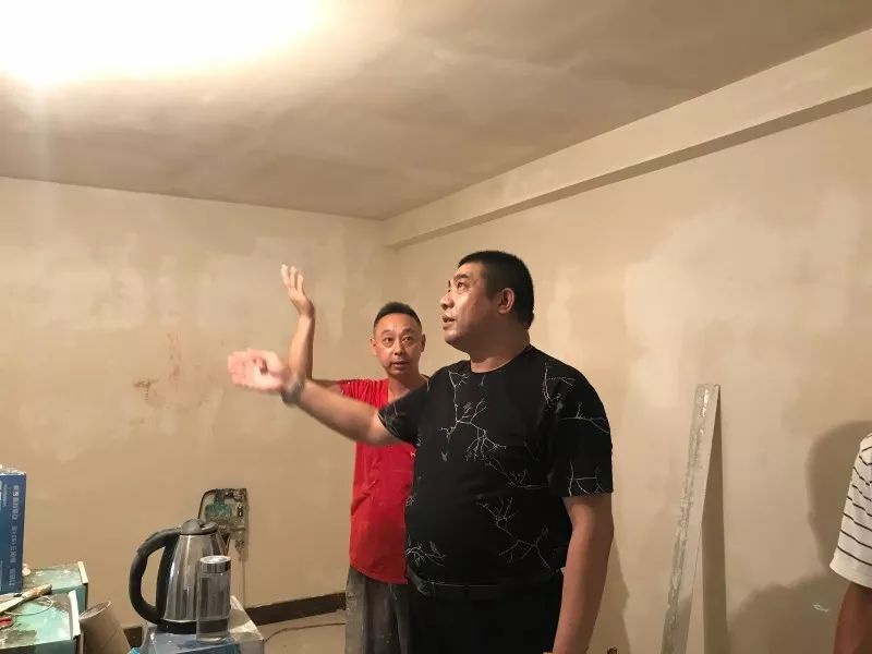 熱熱熱！南京體感溫度高達(dá)43℃，這群人卻不懼高溫在做這件事