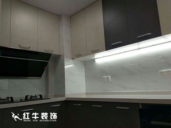 南京瑞鑫蘭庭竣工客戶看到紅牛裝修的效果，情不自禁地發(fā)出：“厲害了，我的家！”