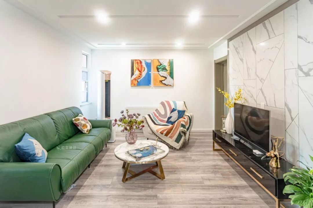 南京龍?bào)椿ㄔ?0㎡現(xiàn)代輕奢--老房升級(jí)改造，變身時(shí)尚精致家！01