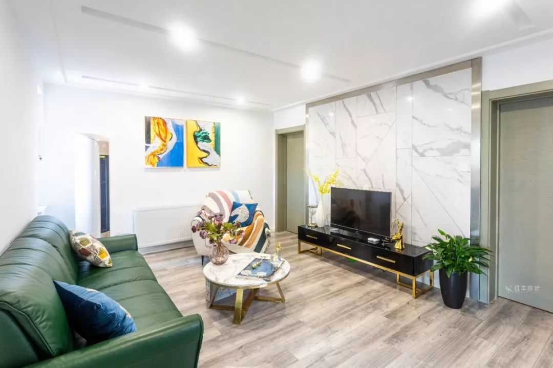 南京龍?bào)椿ㄔ?0㎡現(xiàn)代輕奢--老房升級(jí)改造，變身時(shí)尚精致家！04客廳改造