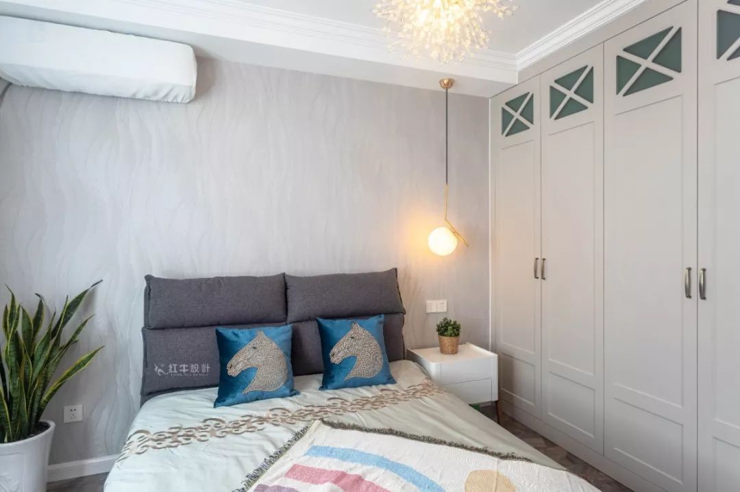 南京龍?bào)椿ㄔ?0㎡現(xiàn)代輕奢--老房升級(jí)改造，變身時(shí)尚精致家！15臥室改造