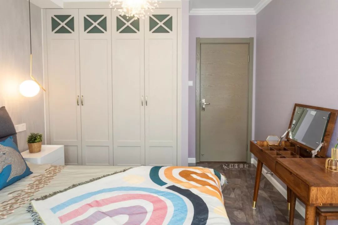 南京龍?bào)椿ㄔ?0㎡現(xiàn)代輕奢--老房升級(jí)改造，變身時(shí)尚精致家！16臥室改造