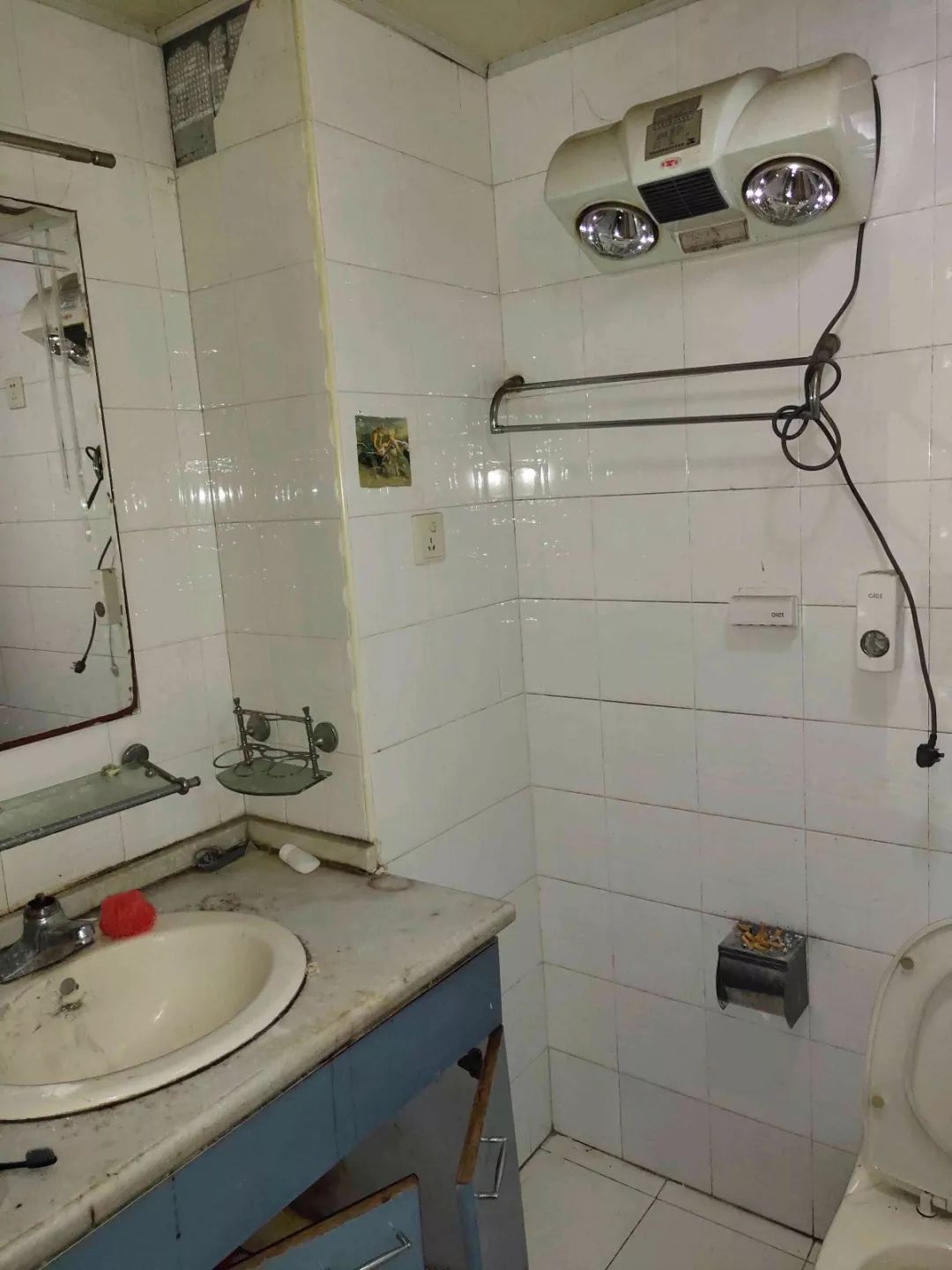 南京龍?bào)椿ㄔ?0㎡現(xiàn)代輕奢--老房升級(jí)改造，變身時(shí)尚精致家！18浴室改造