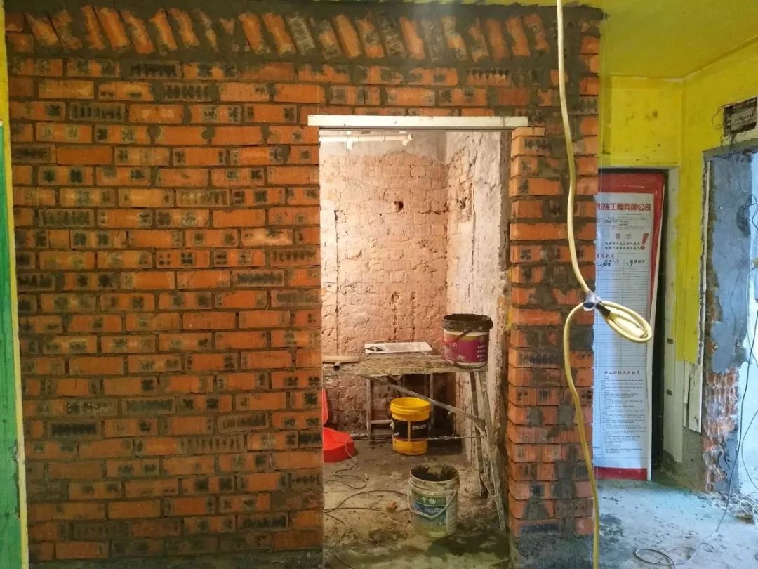 南京龍?bào)椿ㄔ?0㎡現(xiàn)代輕奢--老房升級(jí)改造，變身時(shí)尚精致家！25拆砌工程