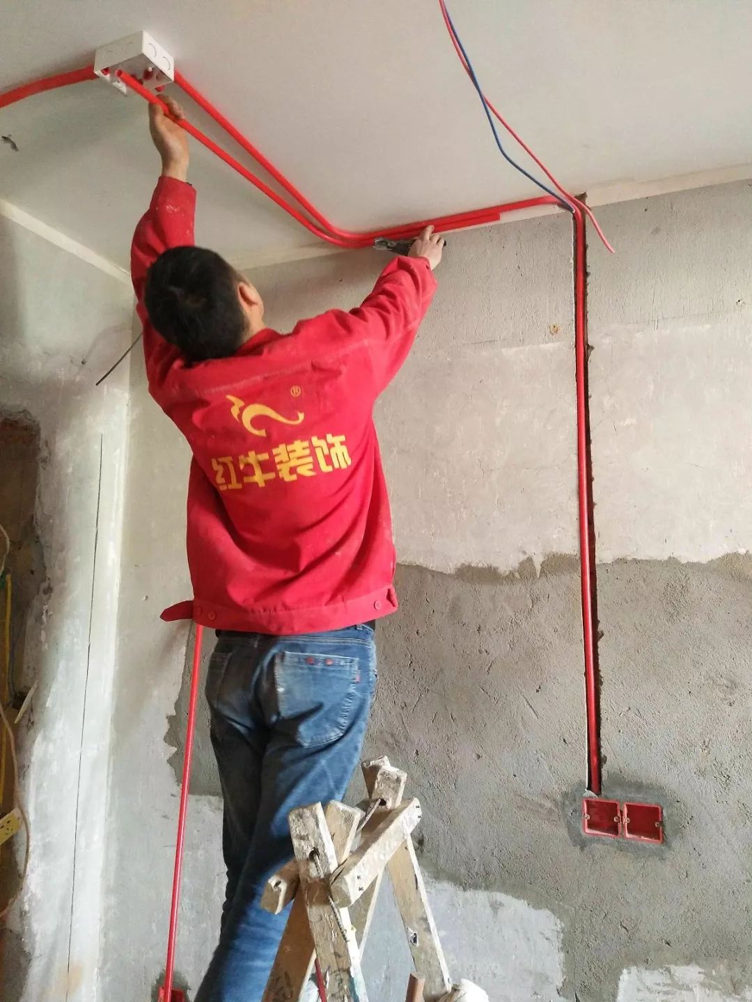 南京龍?bào)椿ㄔ?0㎡現(xiàn)代輕奢--老房升級(jí)改造，變身時(shí)尚精致家！26水電施工