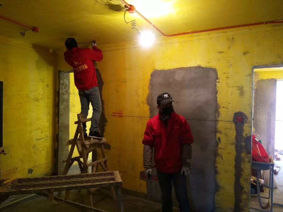 南京龍?bào)椿ㄔ?0㎡現(xiàn)代輕奢--老房升級(jí)改造，變身時(shí)尚精致家！30瓦木施工