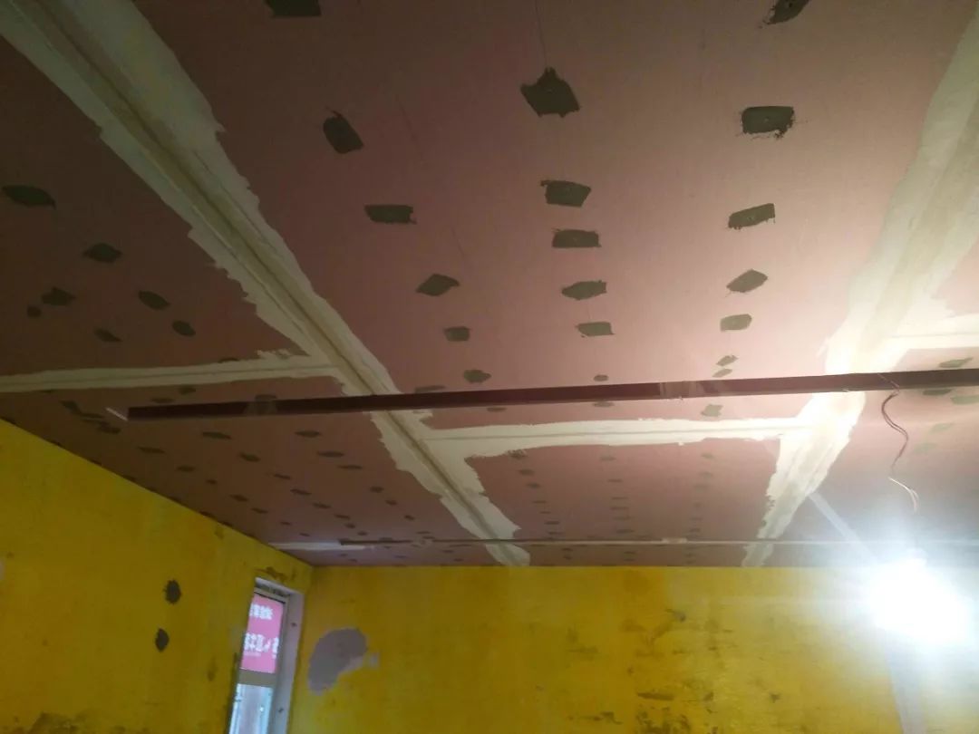 南京龍?bào)椿ㄔ?0㎡現(xiàn)代輕奢--老房升級(jí)改造，變身時(shí)尚精致家！35油漆施工