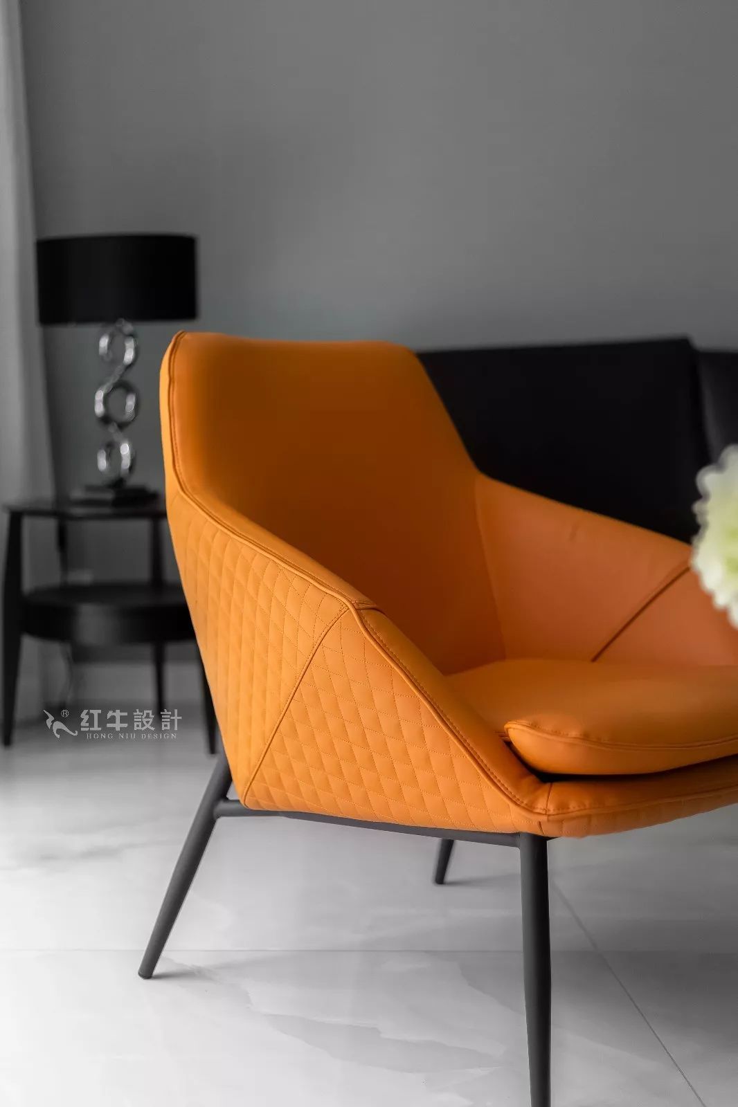 南京雅居樂(lè)145㎡現(xiàn)代簡(jiǎn)約--演繹當(dāng)代生活美學(xué)04客廳設(shè)計(jì)03小飾品