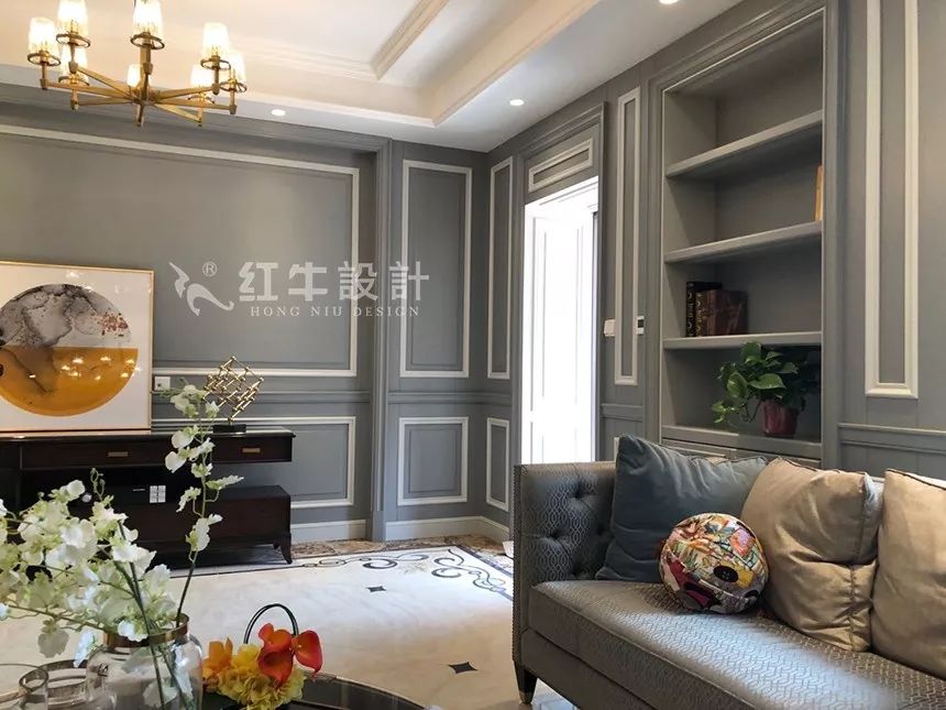 南京東墅山莊360㎡現(xiàn)代美式輕奢--設(shè)計(jì)師帶你欣賞完工別墅03客廳效果