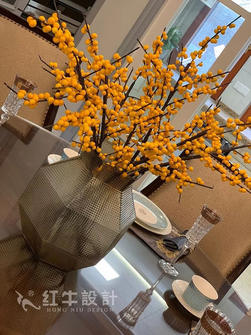 南京東墅山莊360㎡現(xiàn)代美式輕奢--設(shè)計(jì)師帶你欣賞完工別墅09餐廳效果