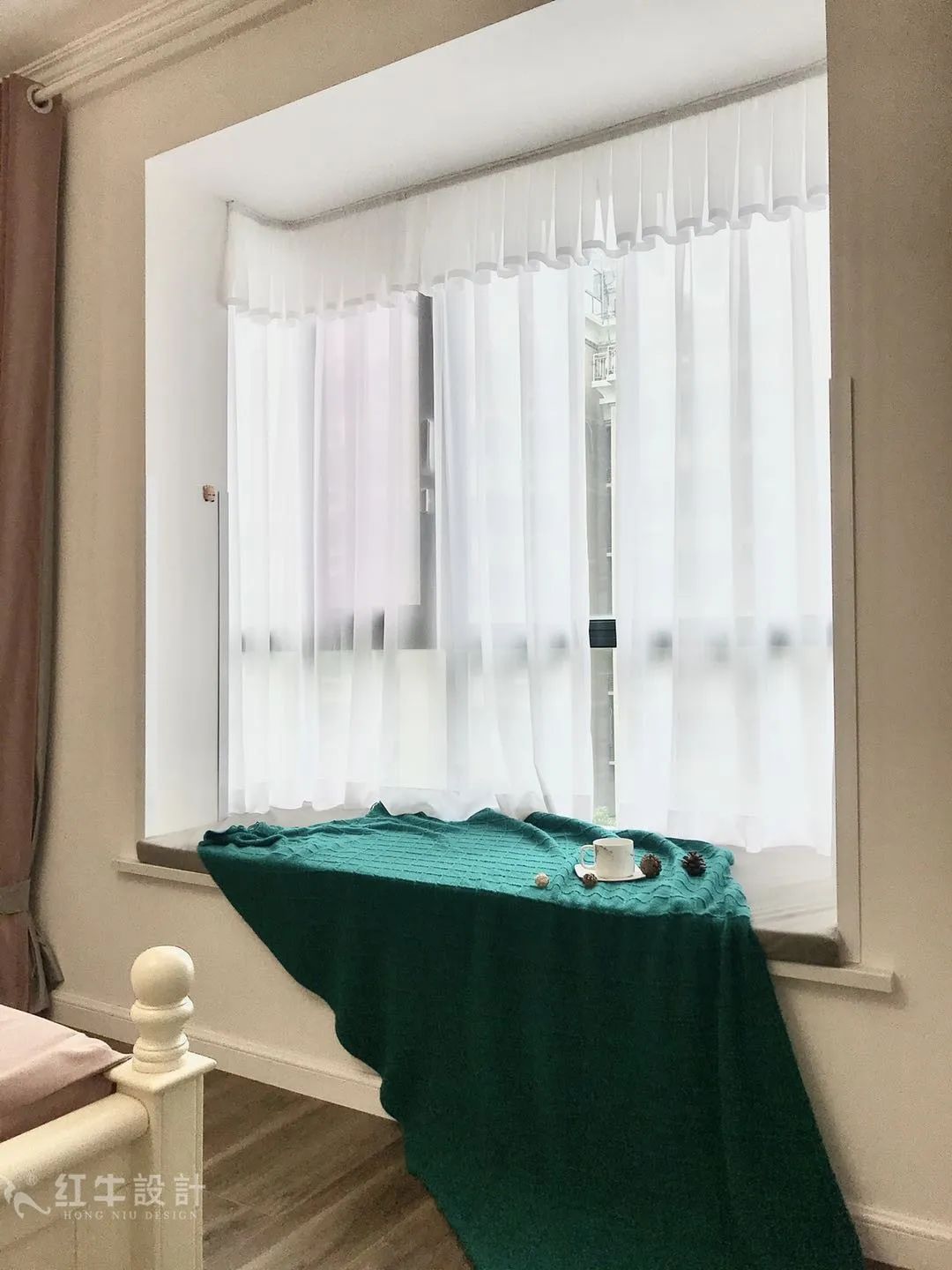 最美畢業(yè)照 ⑥--簡(jiǎn)美不一定是深色系，也可以這樣清爽哦！09飄窗