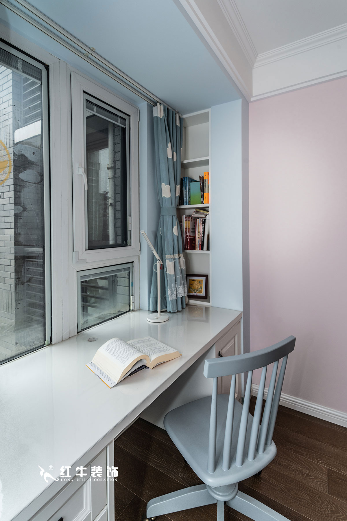 +logo_魏明花_華府國(guó)際-117㎡-簡(jiǎn)美風(fēng)格（3室2廳2衛(wèi)，全包16萬(wàn)）14兒童房書桌壁龕_華府-2