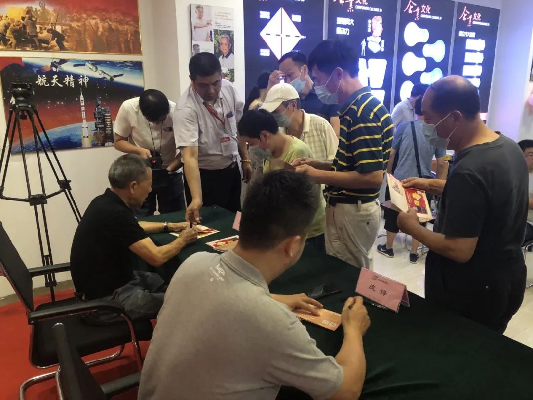 23周年 | 紅牛裝飾店慶“總裁簽售會”圓滿結(jié)束