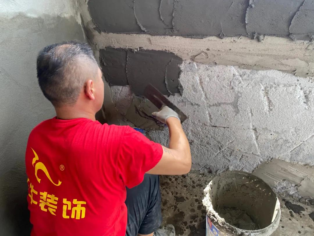 秉承匠心，品質(zhì)監(jiān)督！突擊紅牛水電、瓦工施工現(xiàn)場(chǎng)！