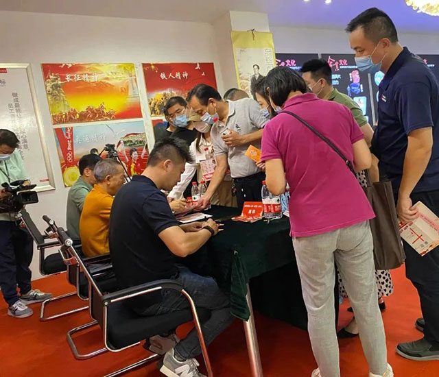 直擊火爆現(xiàn)場！紅牛裝飾24周年慶火熱進行中~