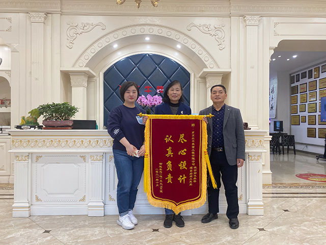 再收錦旗｜一面錦旗+一封超長感謝信，這背后究竟是怎樣的……