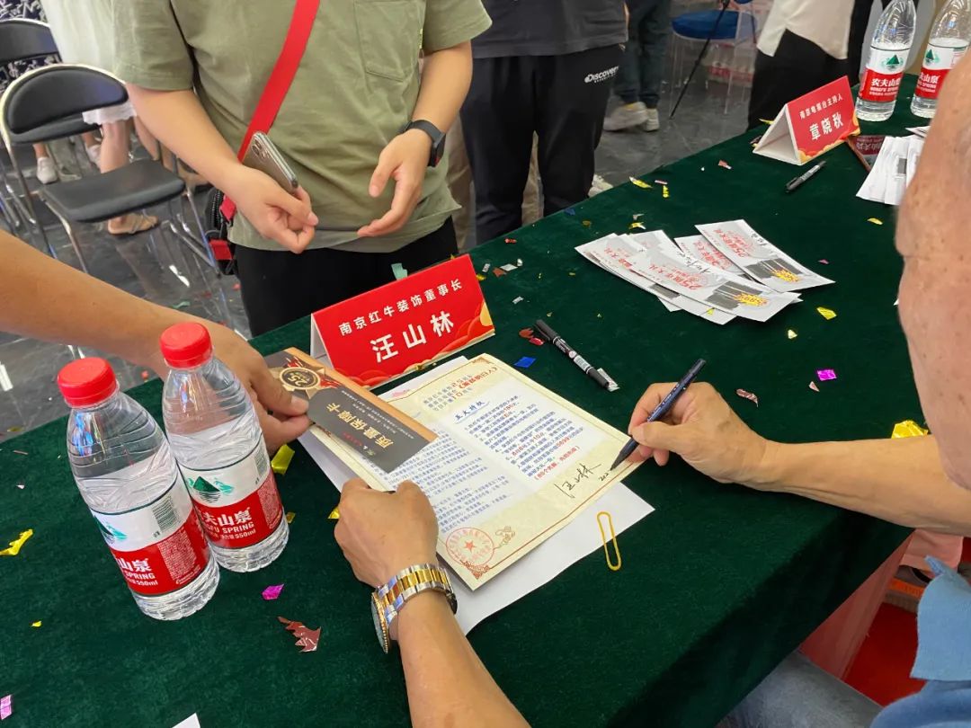 神秘大禮令人震驚！直擊紅牛裝飾25周年慶活動現(xiàn)場，氣氛太火爆！