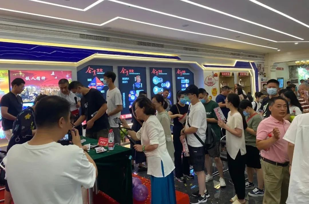神秘大禮令人震驚！直擊紅牛裝飾25周年慶活動現(xiàn)場，氣氛太火爆！