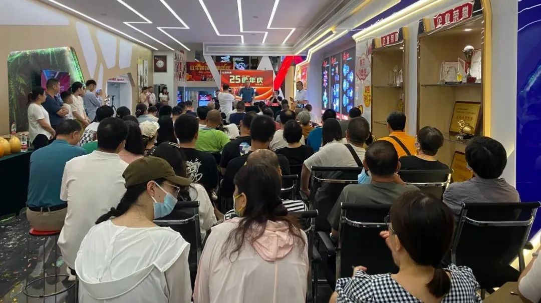 神秘大禮令人震驚！直擊紅牛裝飾25周年慶活動現(xiàn)場，氣氛太火爆！
