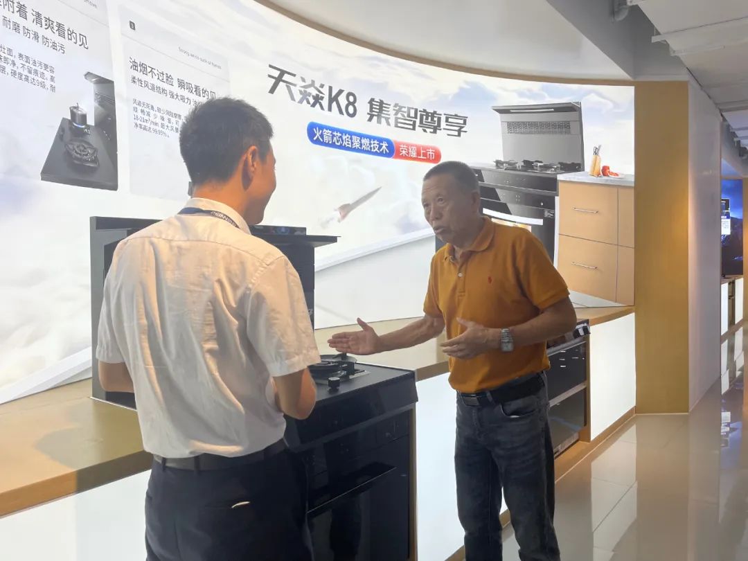 紅牛裝飾董事長老汪再次帶隊——實地參觀考察公司戰(zhàn)略合作品牌！