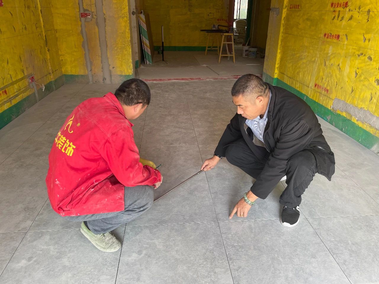 工地巡檢｜突擊地暖驗收現(xiàn)場，這個冬天，讓您家更溫暖、更安全！