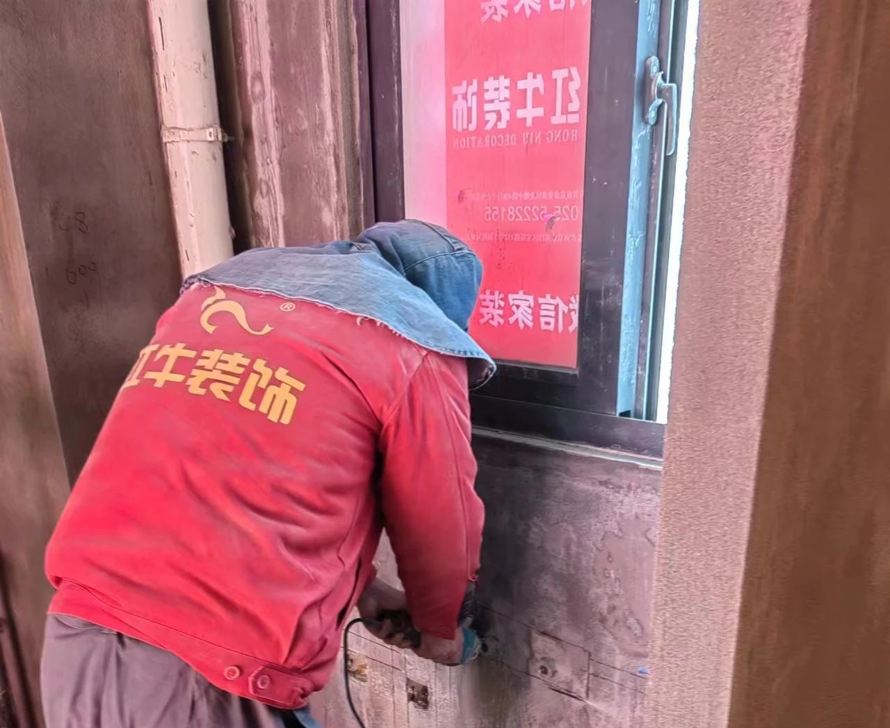 工地巡檢｜用最真實(shí)的鏡頭，揭開(kāi)紅牛裝飾“打補(bǔ)丁”的施工真相