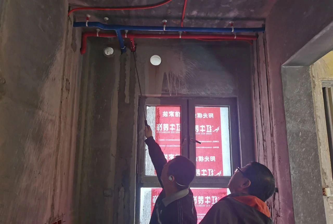 南京紅牛裝飾公司工地巡檢：雙11拼什么？我們在拼質(zhì)量！拼服務(wù)！
