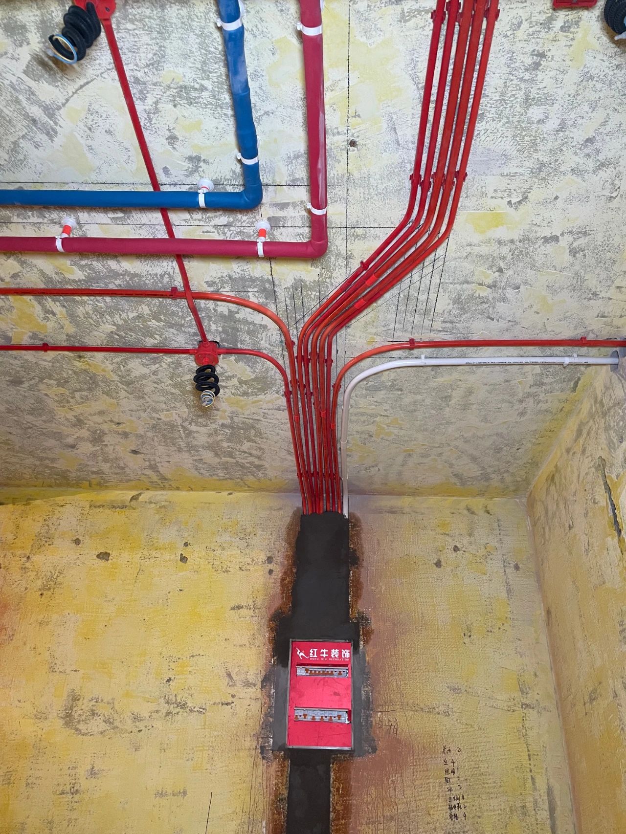 南京紅牛裝飾公司工地巡檢：這水電施工現場，您給打幾分？