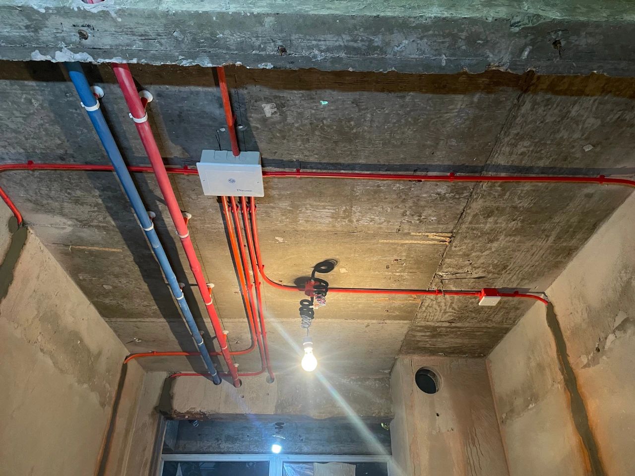 南京紅牛裝飾公司工地巡檢：這水電施工現場，您給打幾分？