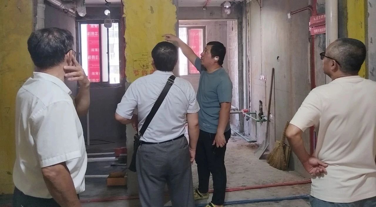 南京紅牛裝飾工地巡檢：風(fēng)雨兼程抓品質(zhì)，履行承諾不停歇！
