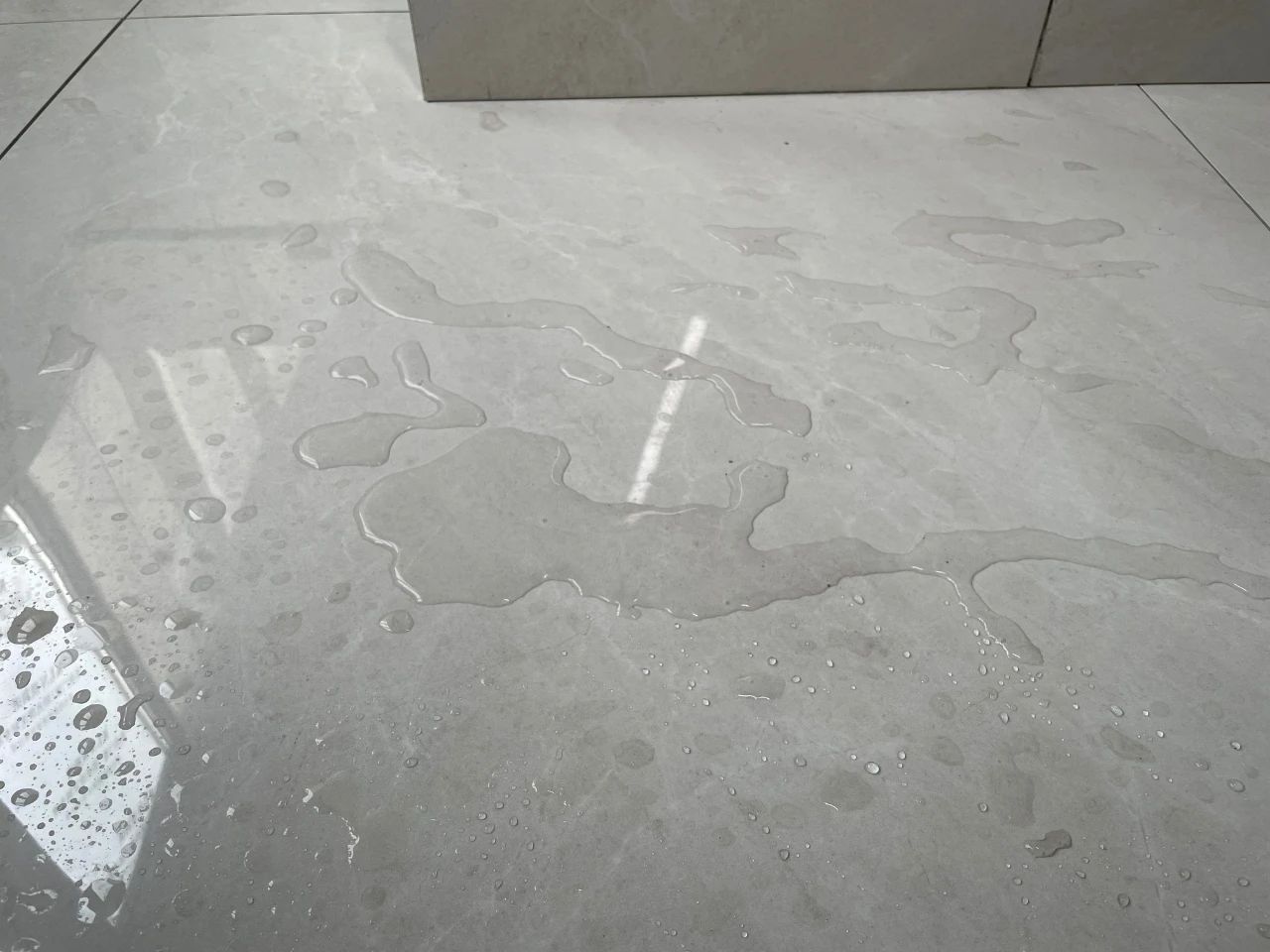 南京紅牛裝飾工地巡檢：風(fēng)雨兼程抓品質(zhì)，履行承諾不停歇！