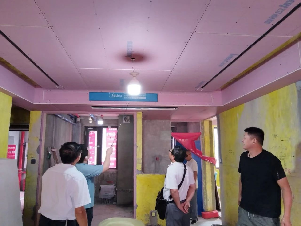 工地突擊巡檢：嚴(yán)苛落實(shí)工藝標(biāo)準(zhǔn)，全力護(hù)航工程質(zhì)量！