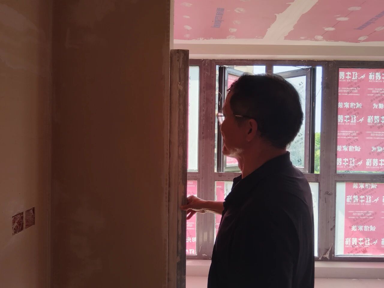 設計師工地巡檢，用腳步丈量細節(jié)，護航效果完美落地！