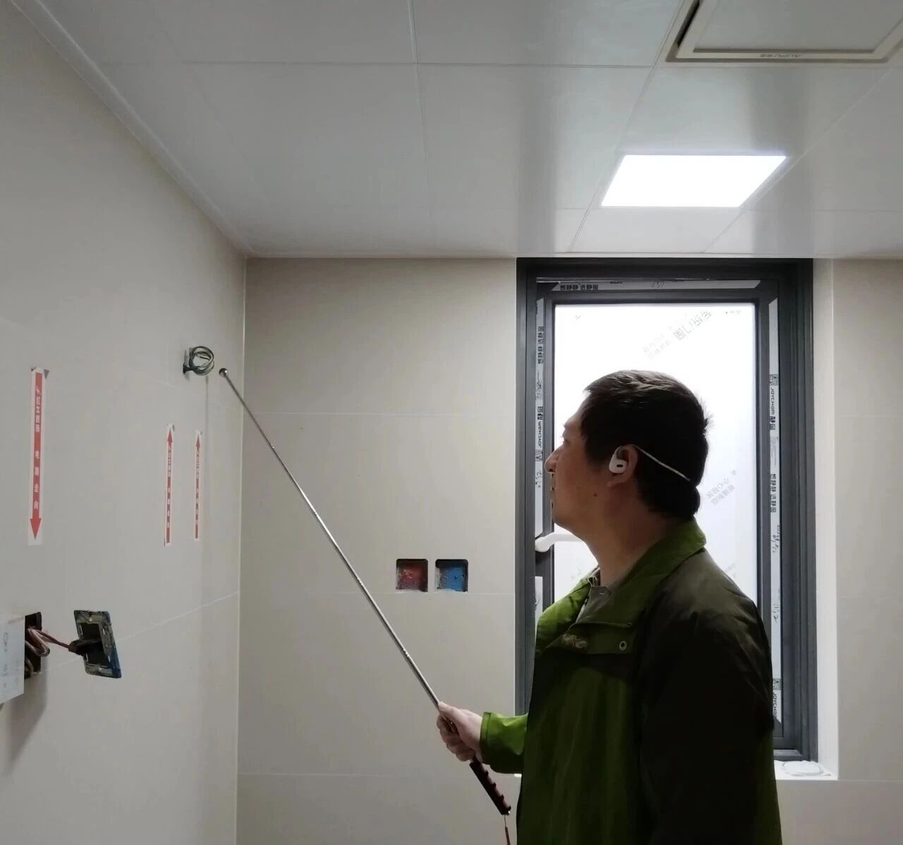 南京裝修公司紅牛裝飾工地突擊巡檢：一厘一毫堅(jiān)守品質(zhì)，一心一意守護(hù)新家！