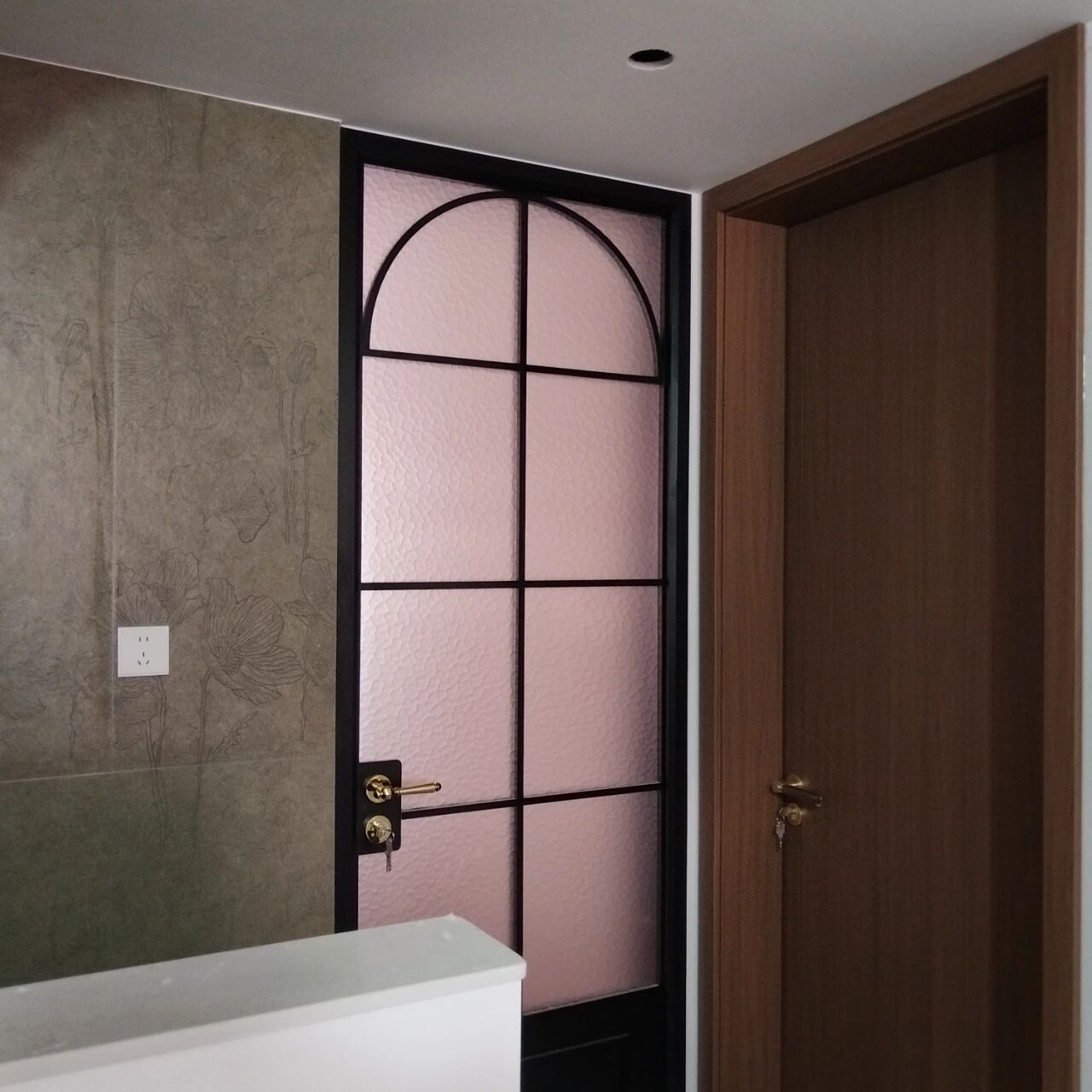 南京裝修公司紅牛裝飾工地突擊巡檢：一厘一毫堅(jiān)守品質(zhì)，一心一意守護(hù)新家！