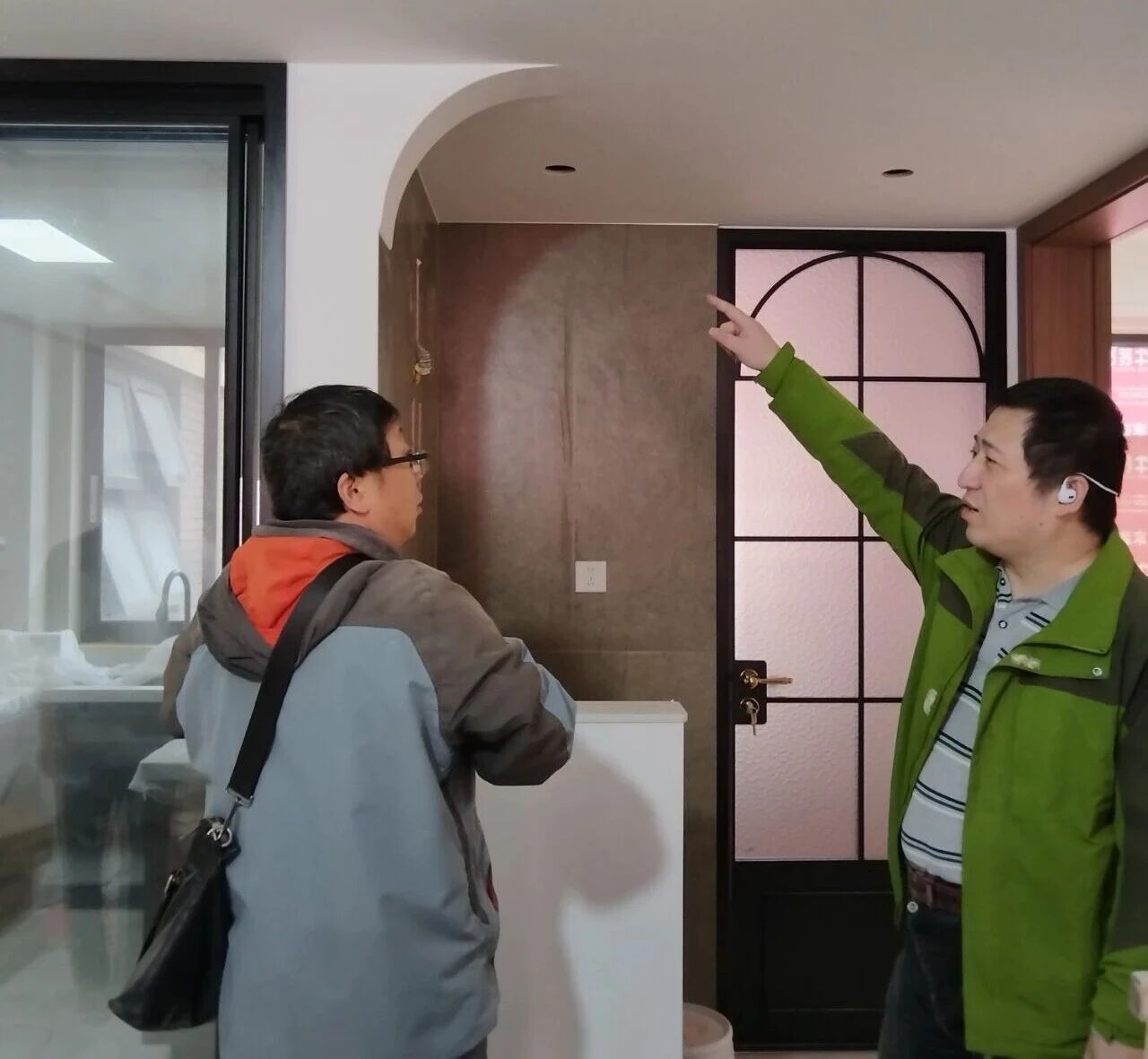 南京裝修公司紅牛裝飾工地突擊巡檢：一厘一毫堅(jiān)守品質(zhì)，一心一意守護(hù)新家！