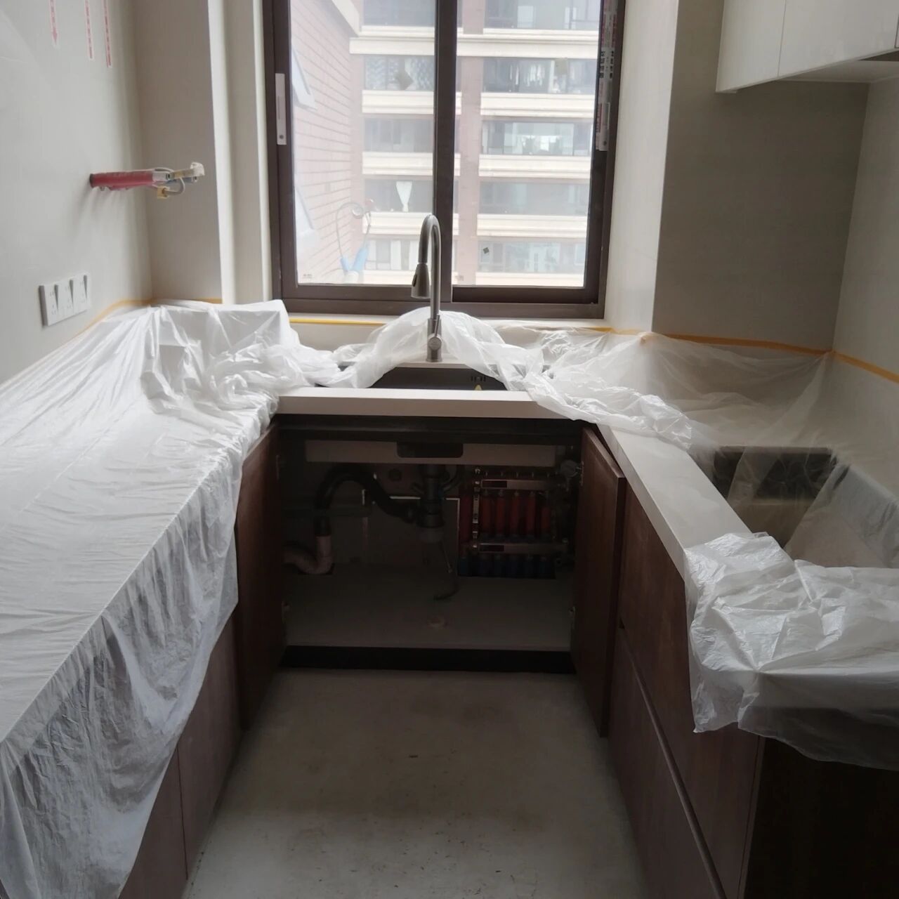 南京裝修公司紅牛裝飾工地突擊巡檢：一厘一毫堅(jiān)守品質(zhì)，一心一意守護(hù)新家！