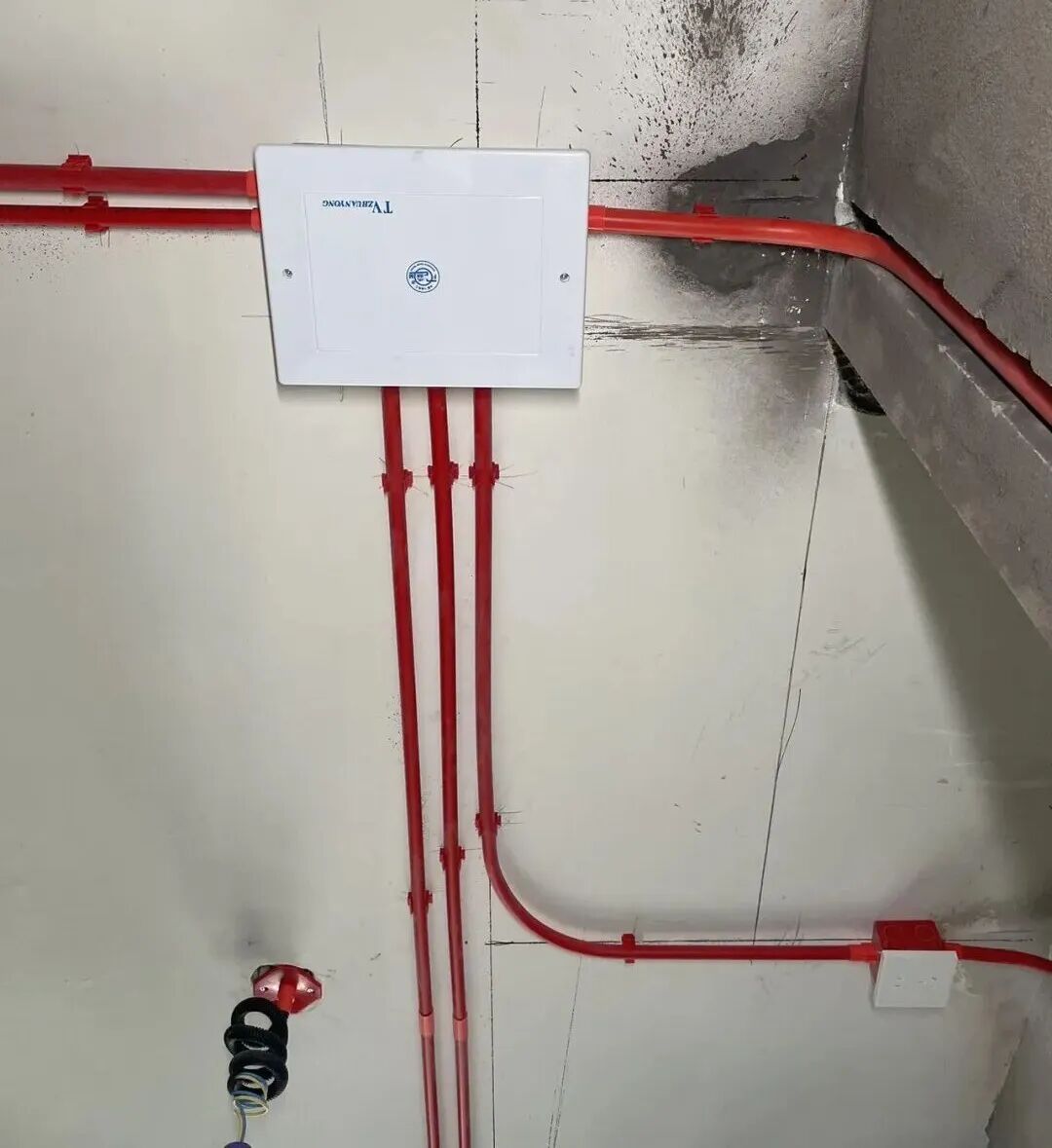 隱蔽工程不“隱蔽”！突擊水電施工現(xiàn)場，看得見的品質(zhì)與安心！